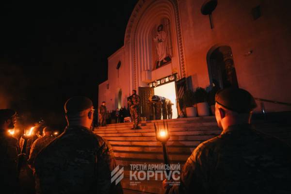 У Києві пройшла церемонія прощання з полковником Євгеном Коновальцем 11