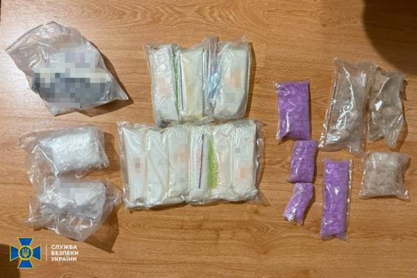 В Україні викрили міжнародний наркосиндикат: СБУ вилучила найбільшу з початку війни партію кокаїну 7 В Україні викрили міжнародний наркосиндикат: СБУ вилучила найбільшу з початку війни партію кокаїну 7