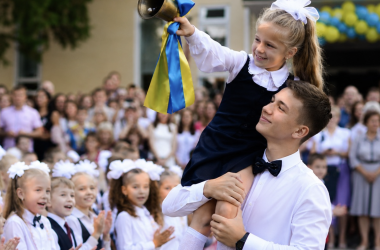 ГОЛОВНА 26 Батьки виступають за скасування шкільних лінійок першого вересня.