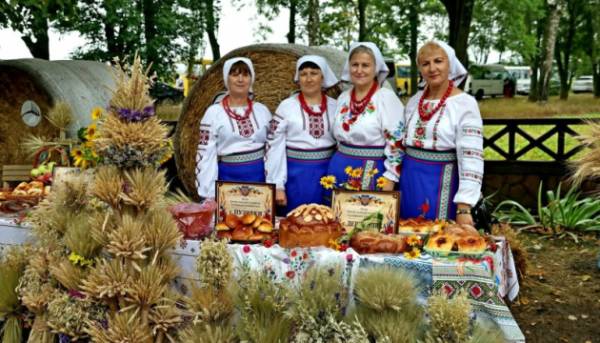 На Вінниччині провели фестиваль традиційних хлібів та дідухів «Народу вічний оберіг» 7 На Вінниччині провели фестиваль традиційних хлібів та дідухів «Народу вічний оберіг» 7
