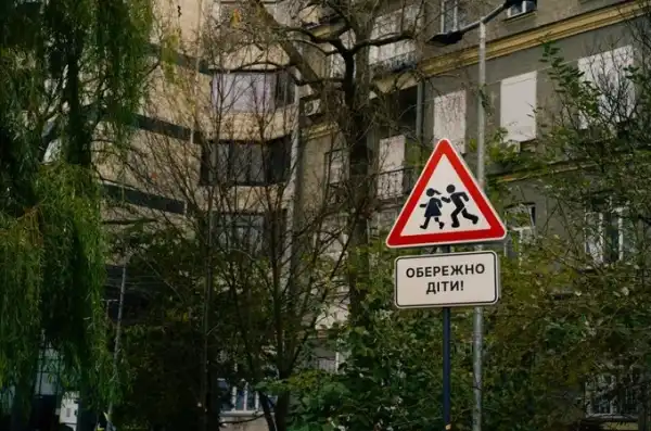 У столиці розмістили дорожні знаки, на яких присутні діти з інвалідністю. 10 У столиці розмістили дорожні знаки, на яких присутні діти з інвалідністю. 10