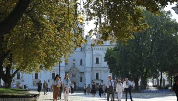 Перетворення Києво-Печерської лаври на український Ватикан