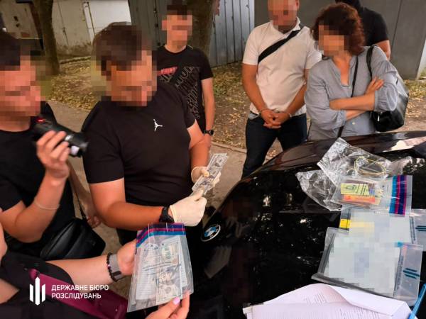 «Продай квартиру й задонать мені»: затримали офіцера, який вимагав $10 тисяч у військового в СЗЧ 8 «Продай квартиру й задонать мені»: затримали офіцера, який вимагав $10 тисяч у військового в СЗЧ 8