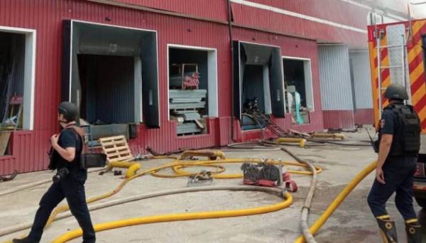 ГОЛОВНА 19 У Харкові спалахують склади видавництва «Ранок» після атаки ворога