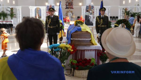 У Києві провели заупокійну службу по Євгену Коновальцю 22