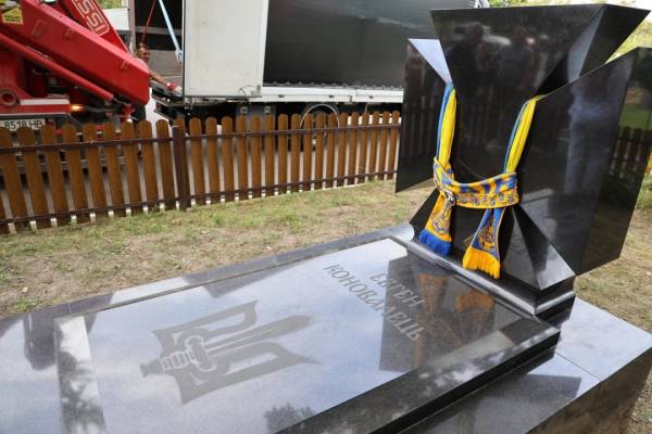Пам’ятник з могили Євгена Коновальця у Роттердамі прибув на Львівщину 28 Пам’ятник з могили Євгена Коновальця у Роттердамі прибув на Львівщину 28