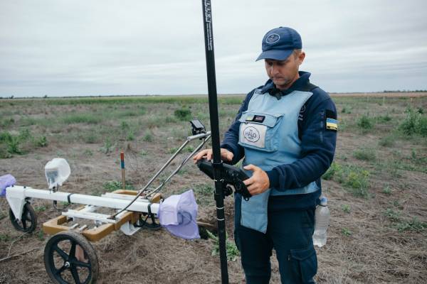 Знешкодження мін: як Україна плекає надію на майбутній врожай 56 Знешкодження мін: як Україна плекає надію на майбутній врожай 56