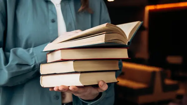 Книжкові рекомендації: три видання від кременчуцької бібліотекарки
