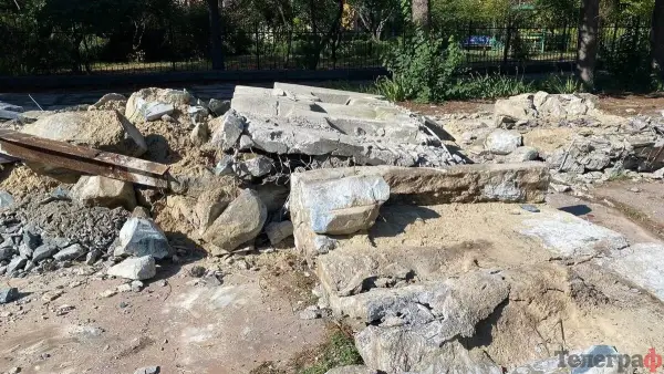 ГОЛОВНА 44 У Кременчуці взялися за демонтаж пам’ятника комсомольцям