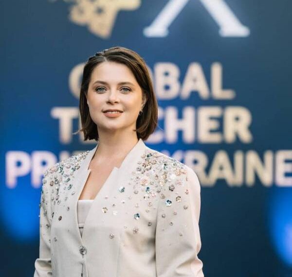 ГОЛОВНА 48 Розкриваємо секрети диктанту: у чому особливість стилю Артура Дроня