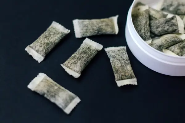 Яскраві упаковки снюсів